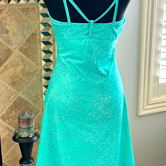 Mountain Hardwear tank dress with built in bra - Picture 3 of 7